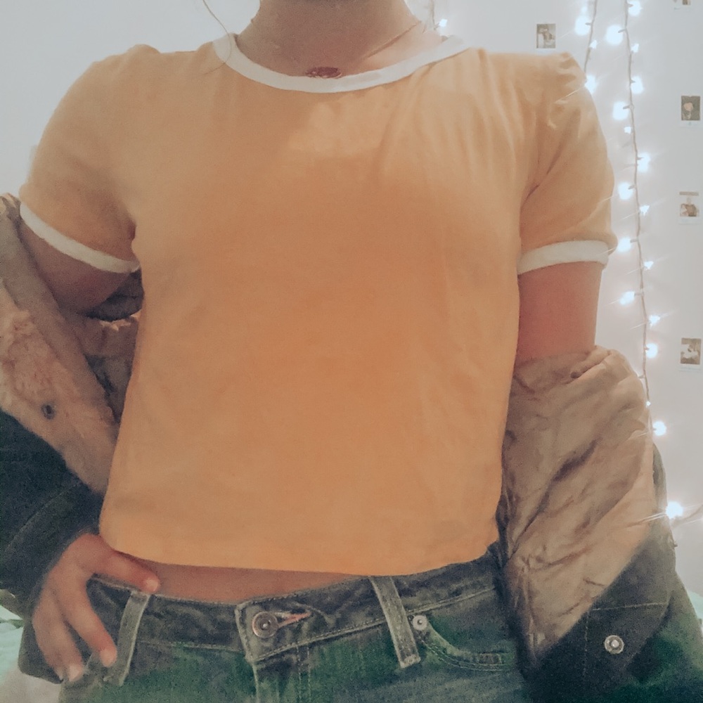 yellow cropped tee